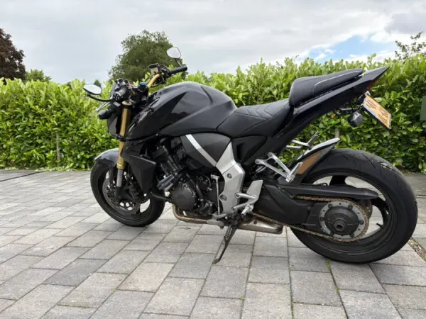 Bouwjaar onbekend Honda CB1000R bwj 2013 - € 5.500 · Bieden (1/1)