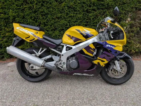 1997 Honda CBR900RR Fireblade-1997-geel/paars - €1,950 · Bidding (1/1)