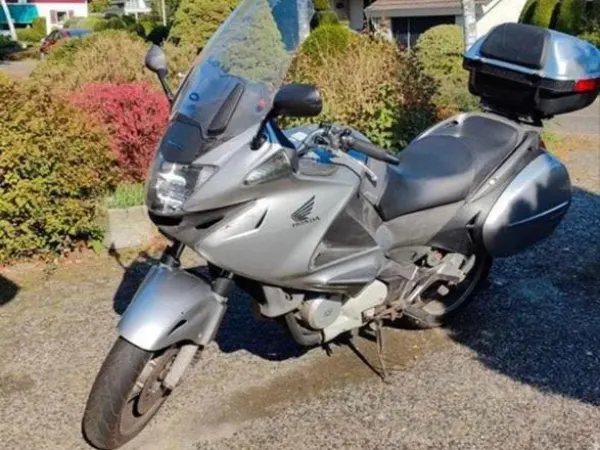 2008 Honda Deauville NT700V – Betrouwbare Toermotor met Kofferset - €1,595 · Bidding (1/1)