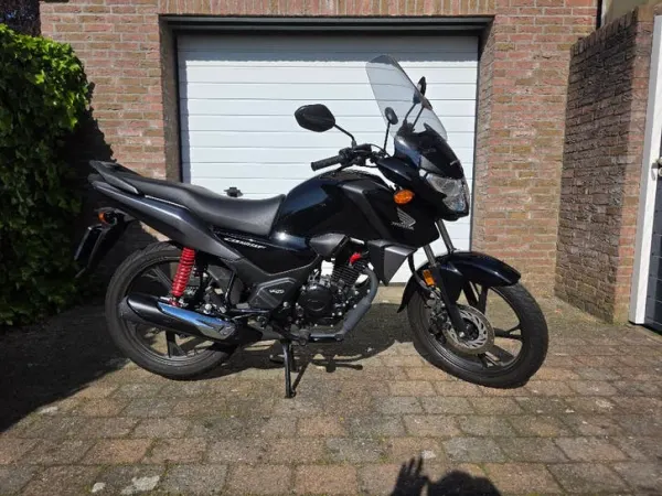 2023 Honda CB 125F – 2023 – Slechts 2.036 km – Nette Staat - € 2.750 · Bieden (1/1)