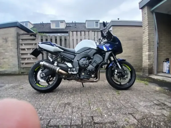 2011 Yamaha FZ 1 - €4,600 (1/1)