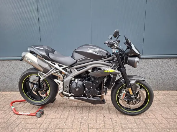 2019 Triumph Speed Triple RS - € 11.450 · Bieden (1/1)