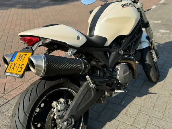 Bouwjaar onbekend Ducati Monster 696-Nwe Banden en accu, Grote Beurt Gehad - € 4.400 · Bieden (1/1)