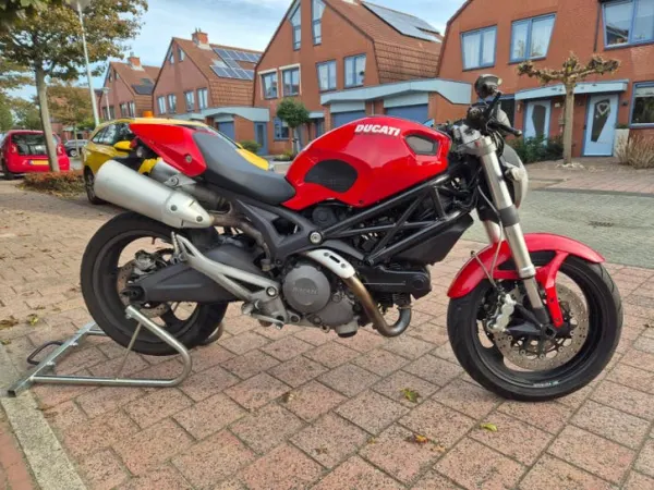 Bouwjaar onbekend Ducati Monster 696 - € 2.500 · Bieden (1/1)