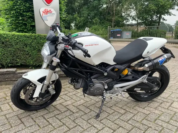 2012 Ducati Monster 696 - € 5.950 (1/1)
