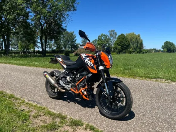 2015 KTM 125 Duke - €2,400 · Bidding (1/1)