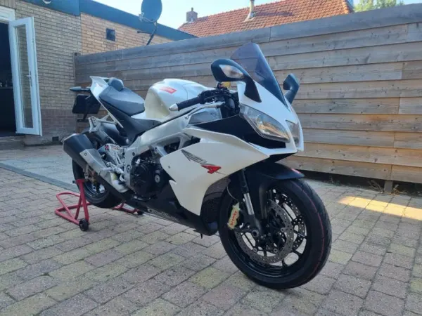 2010 Aprilia RSV4 - € 7.850 · Bieden (1/1)