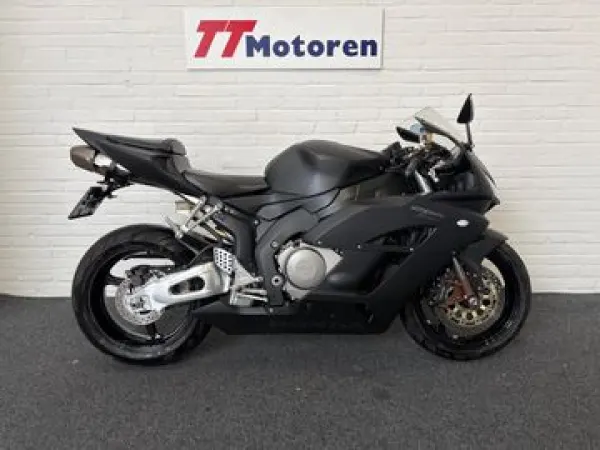 2004 Honda CBR 1000 RR Fireblade - € 7.250 (1/1)