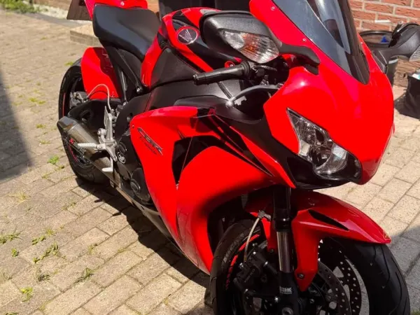 2008 Honda CBR 1000RR Fireblade-Akrapovic Sportuitlaat - € 5.600 · Bieden (1/1)