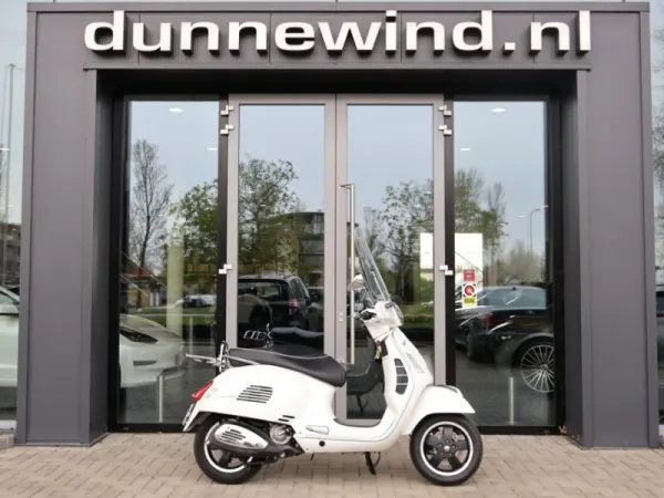 2009 Piaggio Vespa Gts 300 *koffer*afdekzeil*zeer netjes* - €3,950 (1/1)