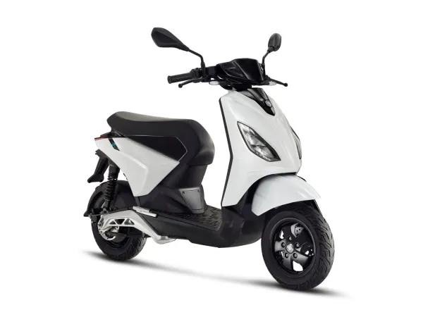 Bouwjaar onbekend Piaggio 1+ 2.2kw One 100% Elektrisch WIT - € 3.599 (1/1)