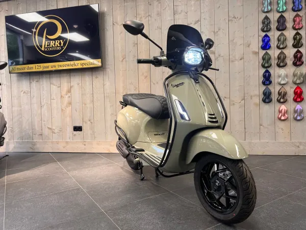Bouwjaar onbekend Vespa Sprint Specialpaint Khaki Green - € 5.750 (1/1)