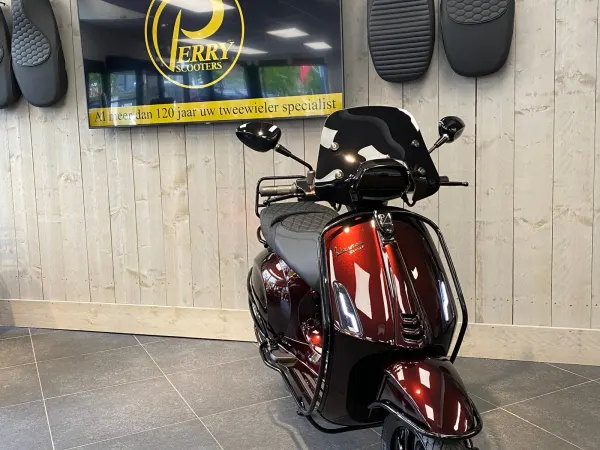 Bouwjaar onbekend Vespa Sprint Specialpaint The Brandy Wine - € 5.999 (1/1)