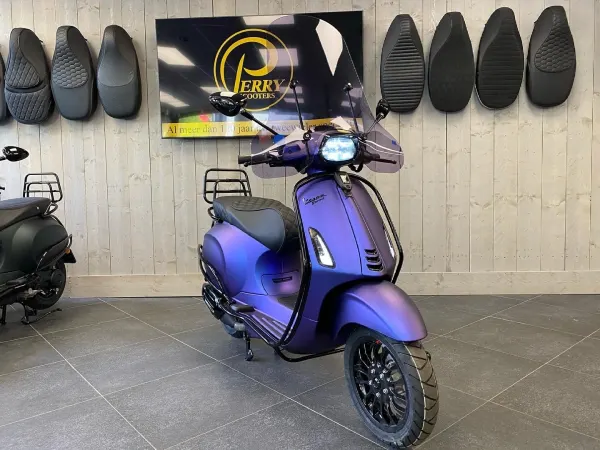 Bouwjaar onbekend Vespa Sprint Specialpaint Galaxy Blue Chameleon - € 5.999 (1/1)