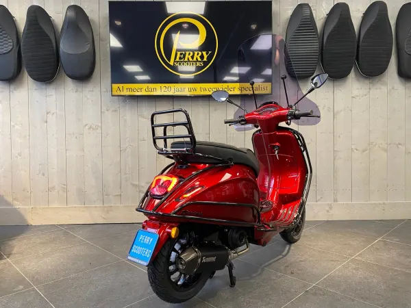 Bouwjaar onbekend Vespa Sprint Specialpaint Candy Flame Red - € 5.999 (1/1)