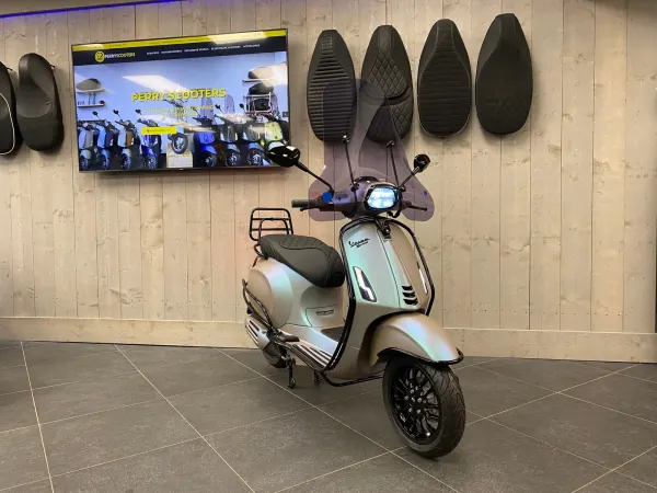 Bouwjaar onbekend Vespa Sprint Specialpaint Opaco Aqua Chameleon - € 5.999 (1/1)