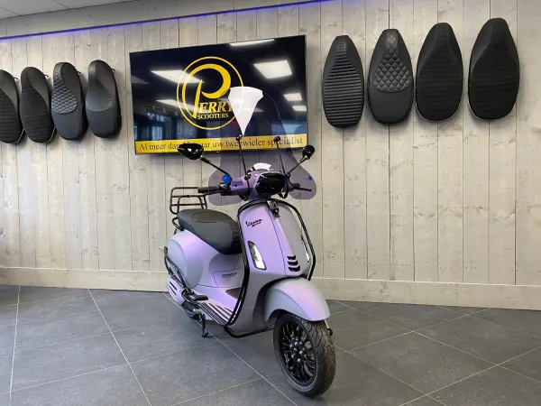 Bouwjaar onbekend Vespa Sprint Specialpaint Opaco Violetta - € 5.999 (1/1)