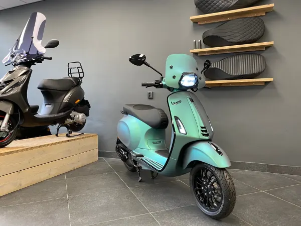 Bouwjaar onbekend Vespa Sprint Specialpaint Opaco Amethyst Green - € 5.999 (1/1)
