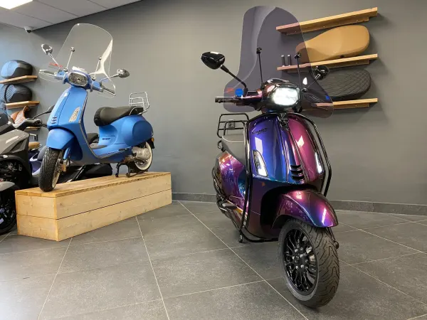 Bouwjaar onbekend Vespa Sprint Specialpaint Cameleon Purple-Blue - € 5.999 (1/1)