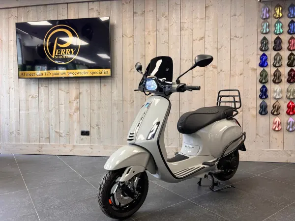 Bouwjaar onbekend Vespa Sprint Specialpaint Porsche Chalk - € 5.750 (1/1)