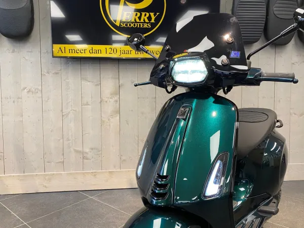 Bouwjaar onbekend Vespa Sprint Specialpaint Madagascar Green - € 5.999 (1/1)