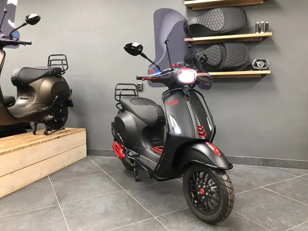 Bouwjaar onbekend Vespa Sprint Matzwart Special Candy Apple Red - € 5.099 (1/1)