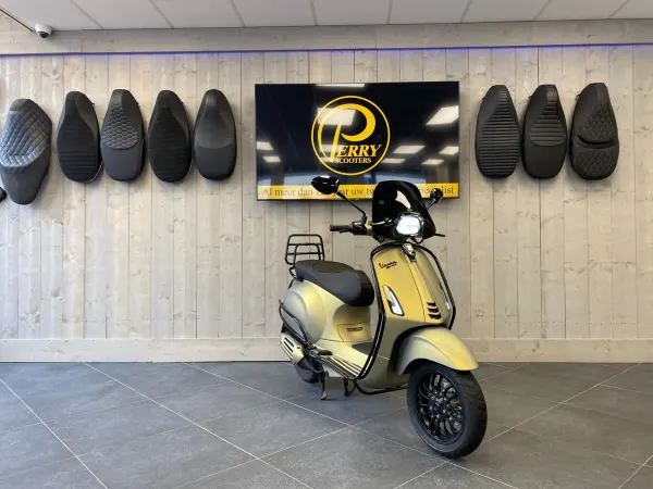 Bouwjaar onbekend Vespa Sprint Specialpaint Opaco 18 Carat Gold - € 5.999 (1/1)