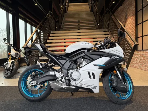Bouwjaar onbekend Cfmoto 675SR-R White - € 8.999 (1/1)