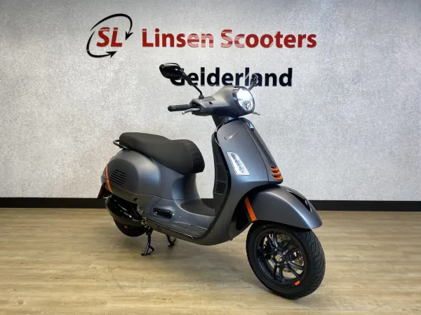 Bouwjaar onbekend Vespa GTS Super Sport 300CC HPE Grigio Travolgente Matt - € 7.599 (1/1)