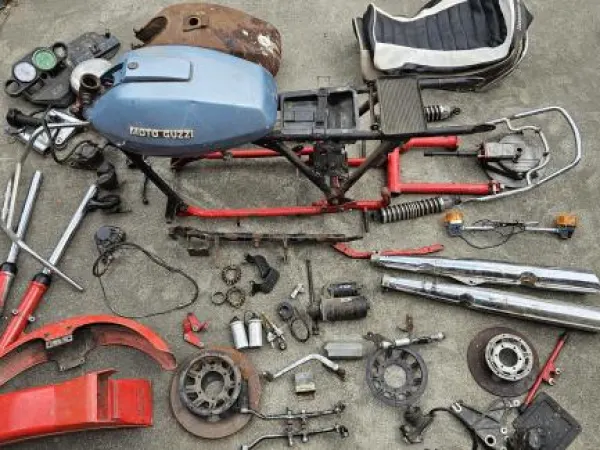 Bouwjaar onbekend Moto Guzzi Parts - € 1.250 (1/1)