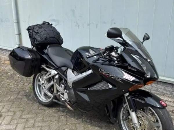 2004 Honda VFR800 - € 3.750 (1/1)