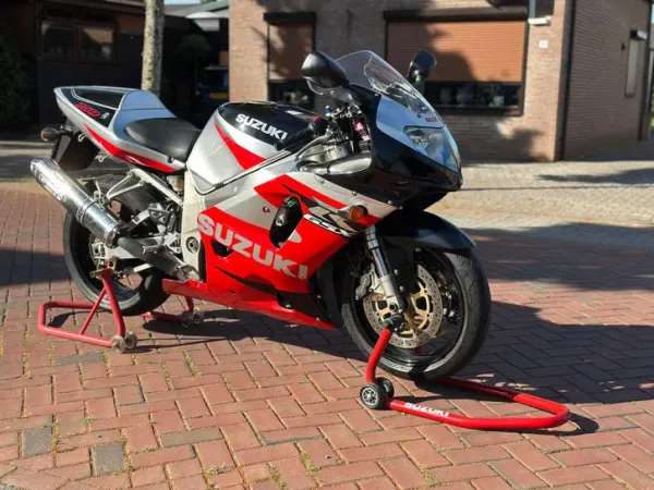 Year unknown Suzuki GSX-R 750 K2 2002-Recent Onderhoud en Nieuwe Onderd - €3,950 · Bidding (1/1)