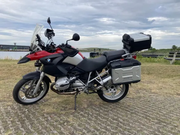 2004 BMW R 1200 GS-Rode Toermotor met Topkoffer en Zijkoffers - € 4.950 · Bieden (1/1)