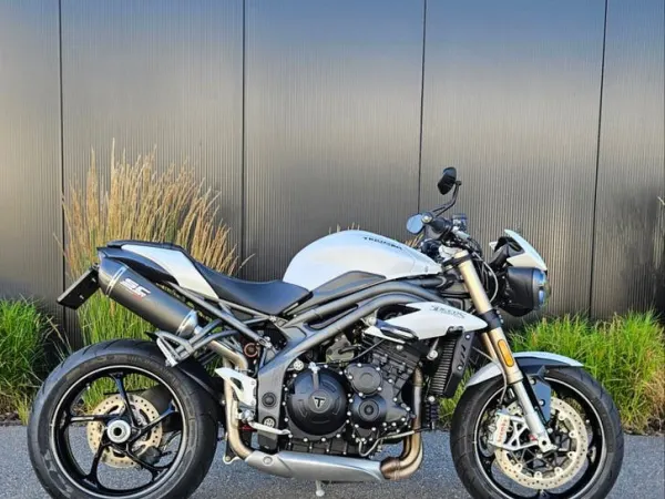 2019 Triumph Speed Triple 1050S , 11.000KM - €9,500 · Bidding (1/1)