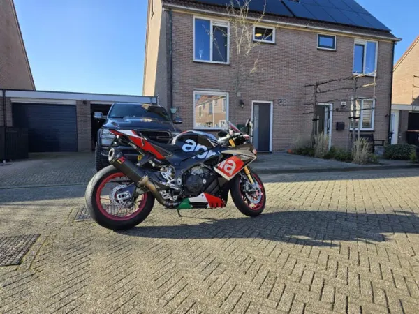 2015 Aprilia RSV4 Limited Edition #56/500 - € 17.500 · Bieden (1/1)