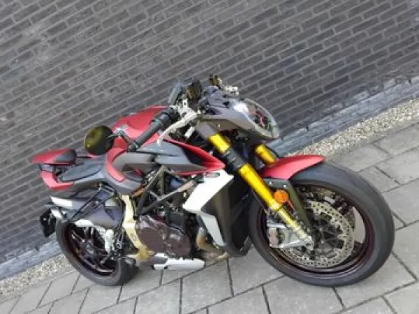 2020 MV Agusta Brutale 1000 Oro - €32,999 (1/1)