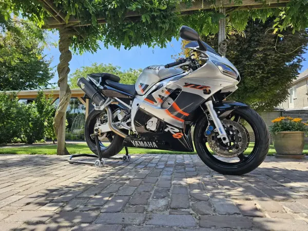 1999 Yamaha YZF-R6 - €2,650 · Bidding (1/1)