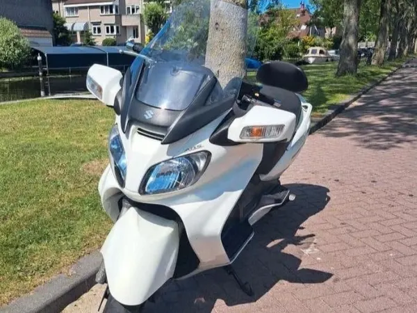 Year unknown Suzuki Burgman 650 - €2,250 · Bidding (1/1)