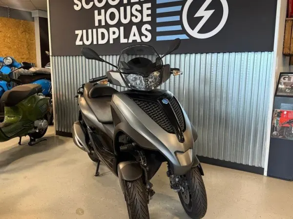 2013 Piaggio MP3 300 Yourban | Autorijbewijs | 24.238 km | 2013 - €3,749 · Bidding (1/1)