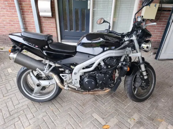 Year unknown Triumph Speed Triple 955i-Naked Bike - €2,500 · Bidding (1/1)