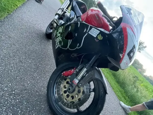 2010 Aprilia RSV 1000 R - €2,350 (1/1)