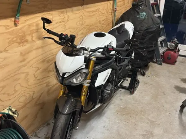 Bouwjaar onbekend Triumph Speed Triple 1200 RS – 2022 – Originele Quickshifter - € 14.899 · Bieden (1/1)