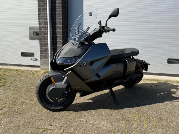 2022 BMW CE 04 - € 9.250 · Bieden (1/1)