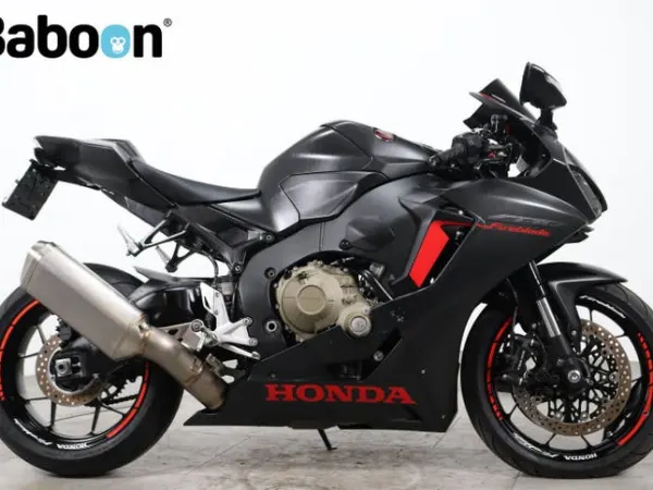 2017 Honda CBR 1000 RR Fireblade (bj 2017) - € 9.450 (1/1)