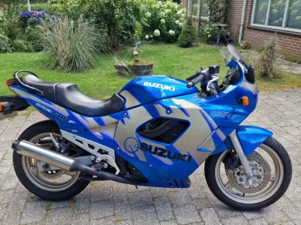 1992 Suzuki gsx600f bj 1992 - €749 · Bidding (1/1)