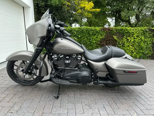 2020 Harley-Davidson Super Glide - € 22.000 (1/1)