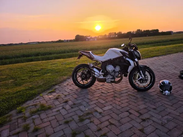 2012 MV Agusta Brutale 675 - € 6.000 · Bieden (1/1)