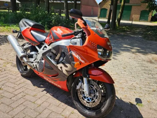 1998 Honda Fireblade CBR900RR uit 1998-mooiste Kleurstelling - € 2.850 · Bieden (1/1)