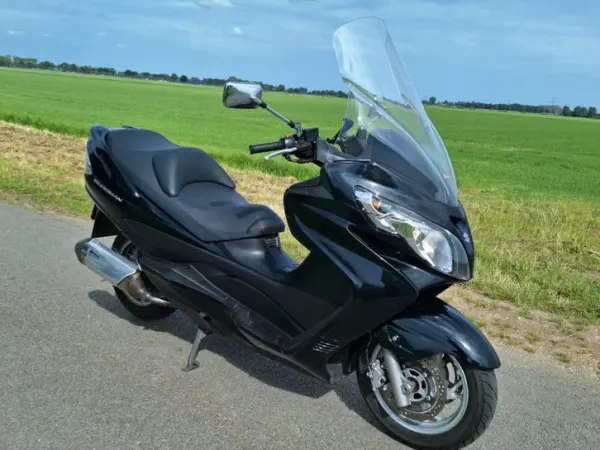 Year unknown Suzuki Burgman 400 (14.dkm ) - €3,375 · Bidding (1/1)