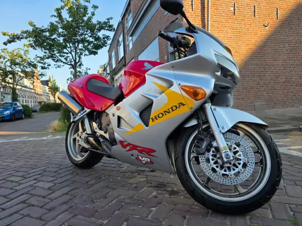 1999 Honda VFR 800 - € 2.000 (1/1)